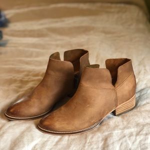 Seychelles Snare Ankle Boots